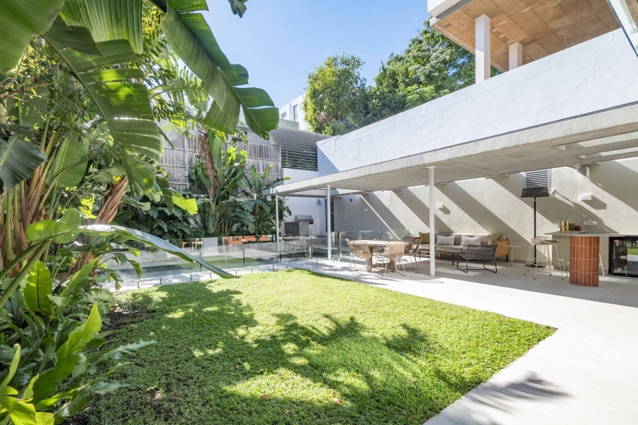 4 Bedroom Property for Sale in Fresnaye Western Cape